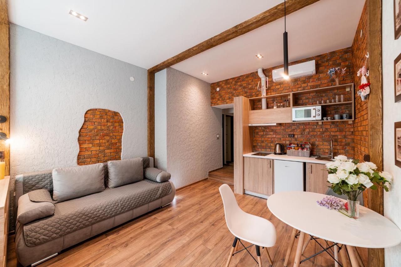 Затишні Смарт-Квартири В Історичному Центрі! Apartment Uzhhorod Bagian luar foto